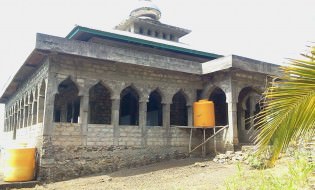 Tampak masjid dari depan