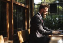 Apa saja keutamaan dzikir? Apakah dzikir adalah yang diucapkan di lisan berupa pujian-pujian kepada Allah ataukah ada bentuk lainnya?