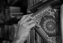 Dua cahaya istimewa—Al-Fātiḥah dan akhir Surah Al-Baqarah—diberikan hanya kepada Nabi ﷺ, sebagai anugerah petunjuk dan perlindungan bagi umatnya.